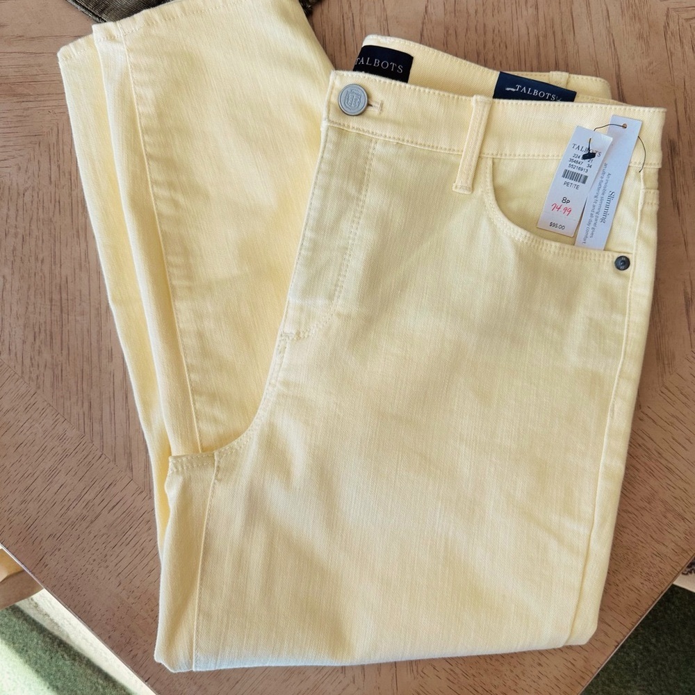 Talbots Jegging Crop, NWT, size 8P, in a Beautiful Yellow Color